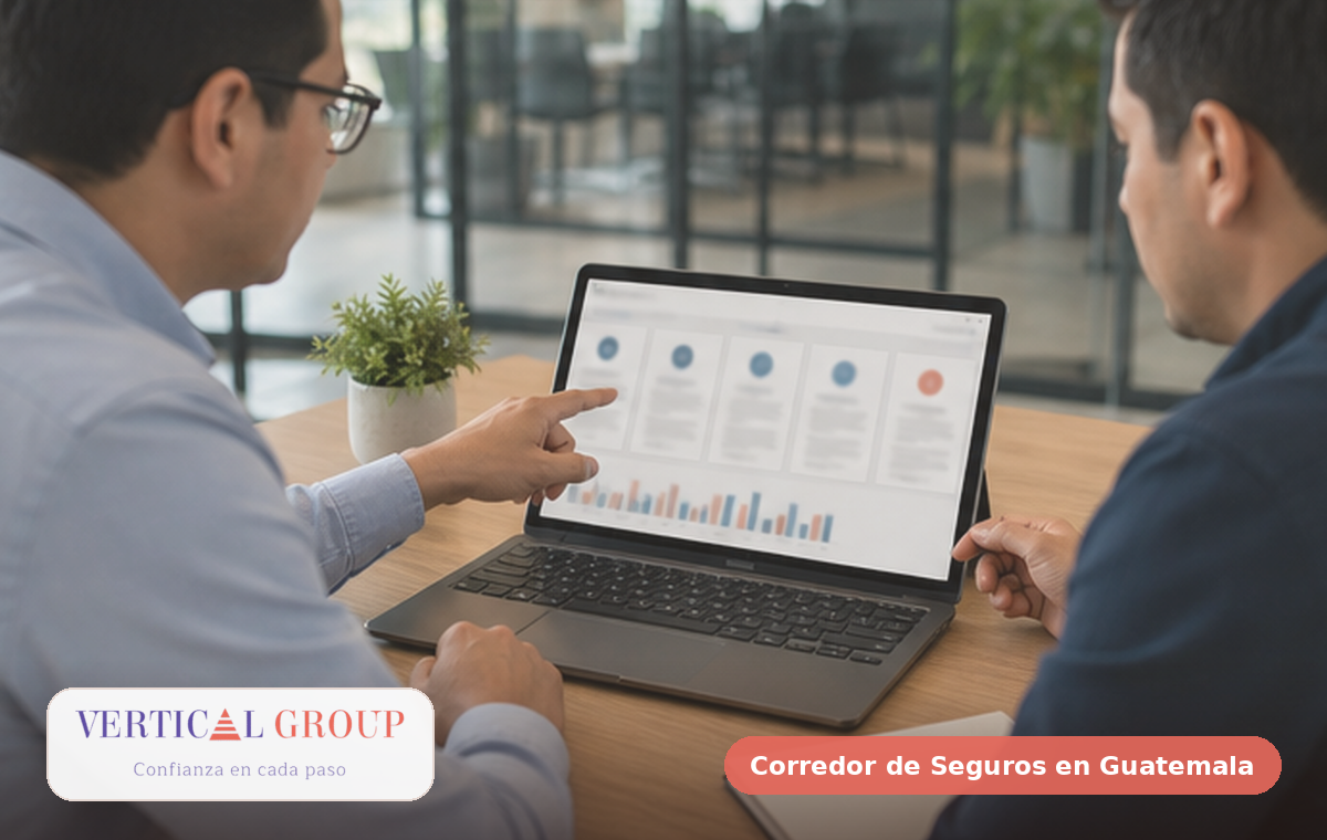 Foto editorial de documentos y contexto de contratar un seguro