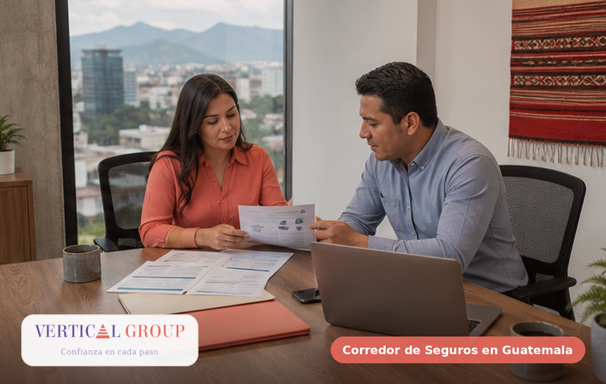 Foto realista de checklist de riesgos empresariales y documentos de seguro